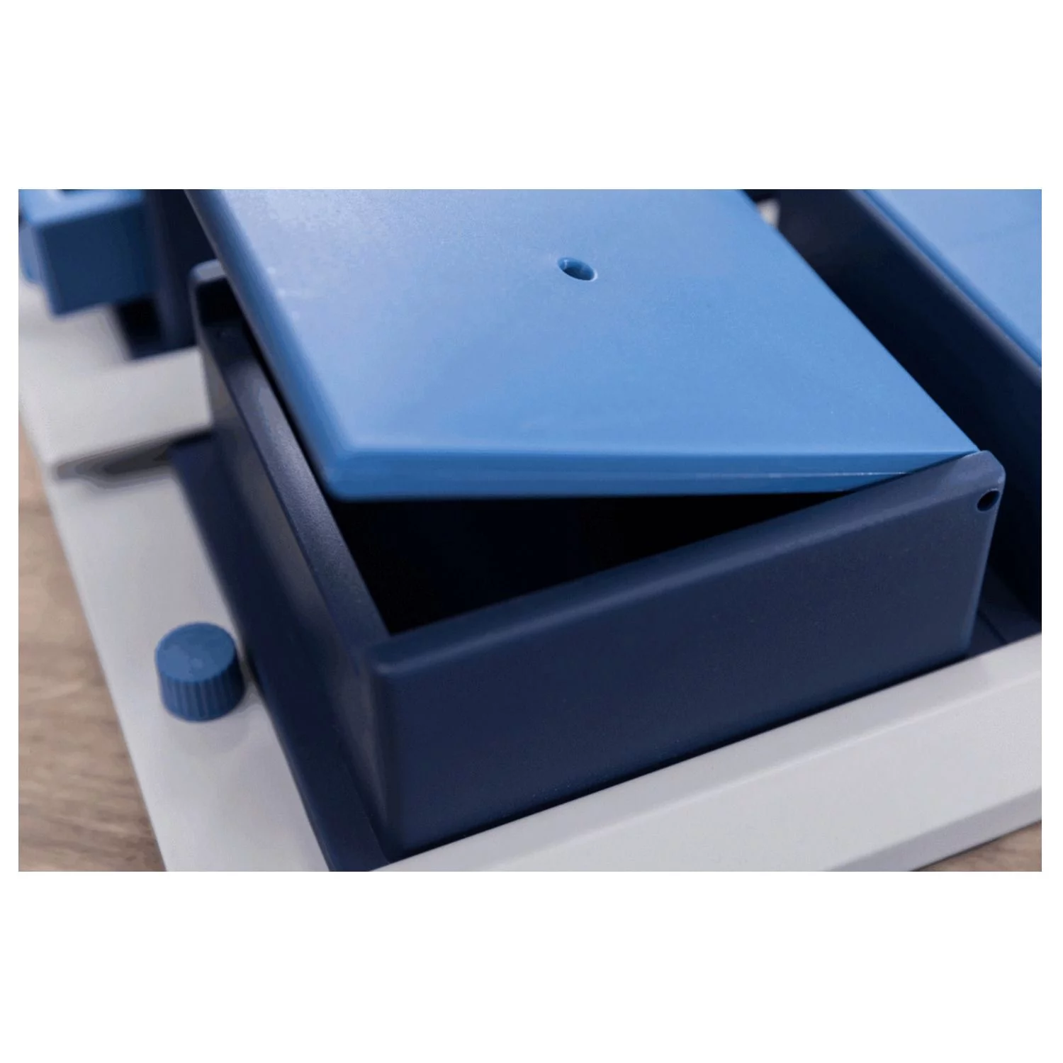 Trixie Dog Activity Poker Box 1 Strategiespel - Hondenspeelgoed - 31x31 Cm Donkerblauw Wit Level 2 - Afbeelding 2